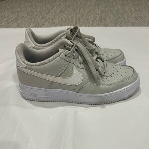 Nike Air Force 1 Light Bone/ White Big Kids Shoe